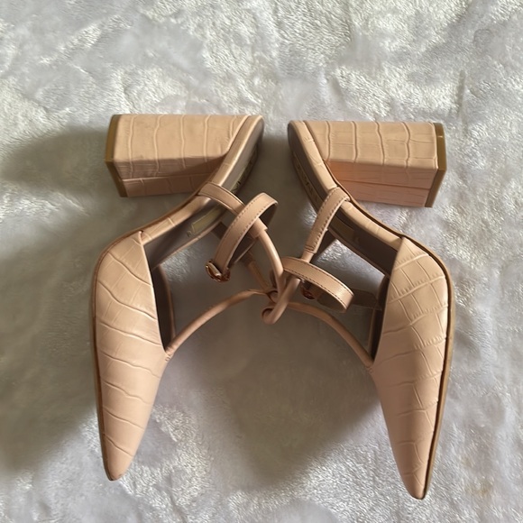 Deltan Pink Chucky Heels - Picture 3 of 8